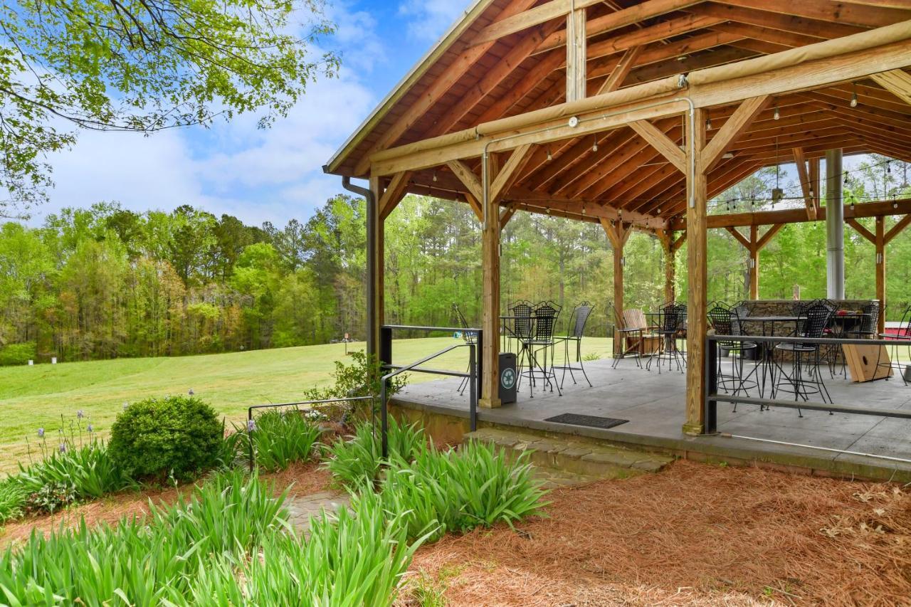 The Farmhouse Inn Buckhead Экстерьер фото